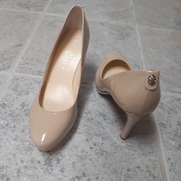 Shoes - Picture 3 of 4